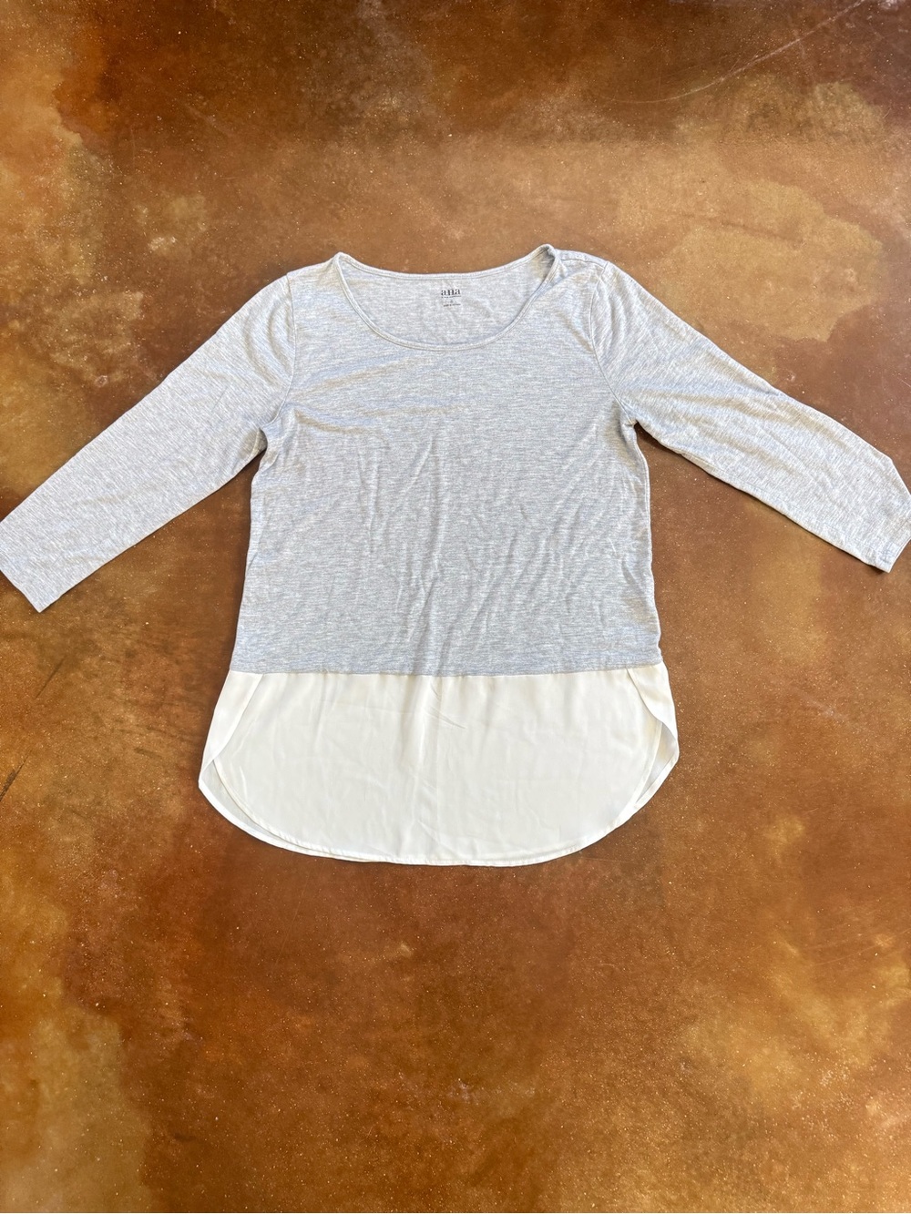 Women’s Layered Hem Long Sleeve Tee in Light Gray and White Women’s Size Small